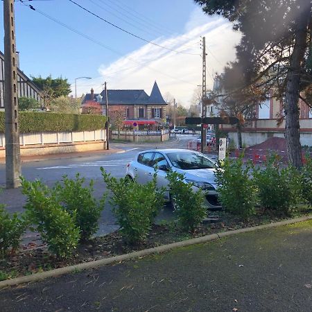 Appartamento Studio hyper-centre Cabourg 50 mètres de la plage Esterno foto