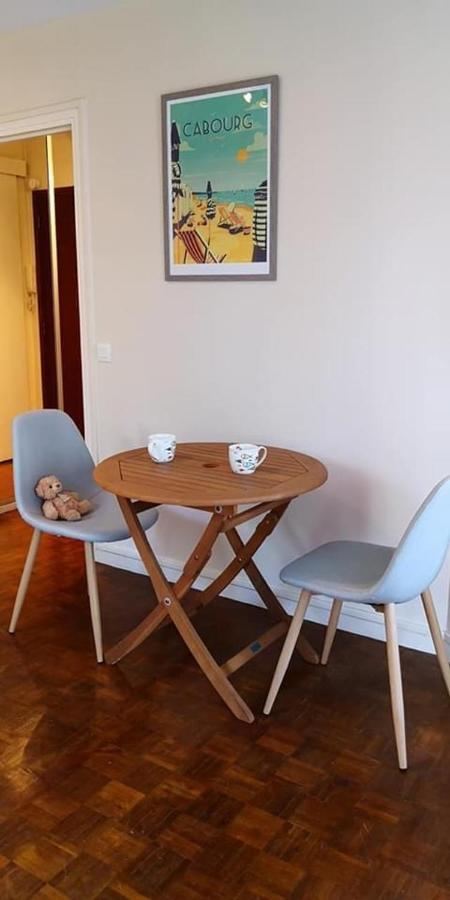 Appartamento Studio hyper-centre Cabourg 50 mètres de la plage Esterno foto