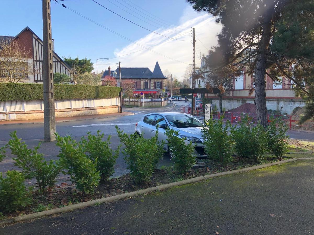 Appartamento Studio hyper-centre Cabourg 50 mètres de la plage Esterno foto